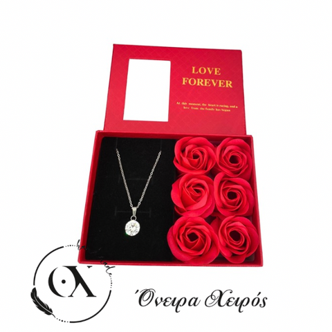Ρομαντικό κολιέ Αγίου Βαλεντίνου σε κουτί με τριαντάφυλλα