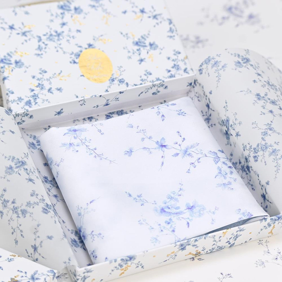 Μαντήλι Blue Toile Collection - Όνειρα Χειρός  Ο μαγικός κόσμος του χειροποίητου...