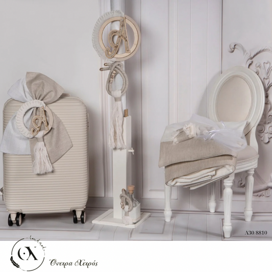 Σετ βάπτισης dolce bambini με βαλίτσα εκρου μπεζ αποχρώσεις και μονόγραμμα