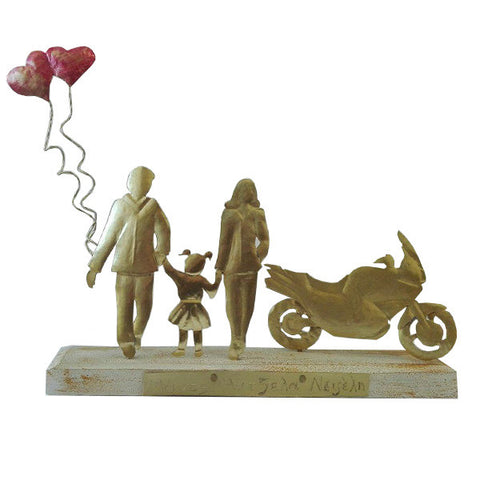 Οικογένεια με κοριτσάκι , μπαλόνια και μηχανή Varadero - Όνειρα Χειρός  χειροποίητα δώρα