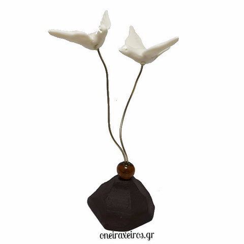 Γλυπτό με περιστέρια από πορσελάνη σε χειροποίητη κεραμική βάση - Όνειρα Χειρός  χειροποίητα δώρα